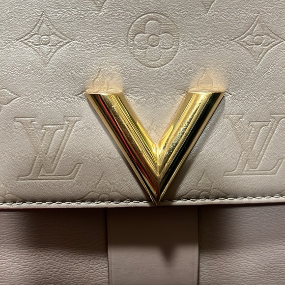 πLouis Vuitton Monogram Very One Handle Mastic Raisin Bag - Picture 12 of 17